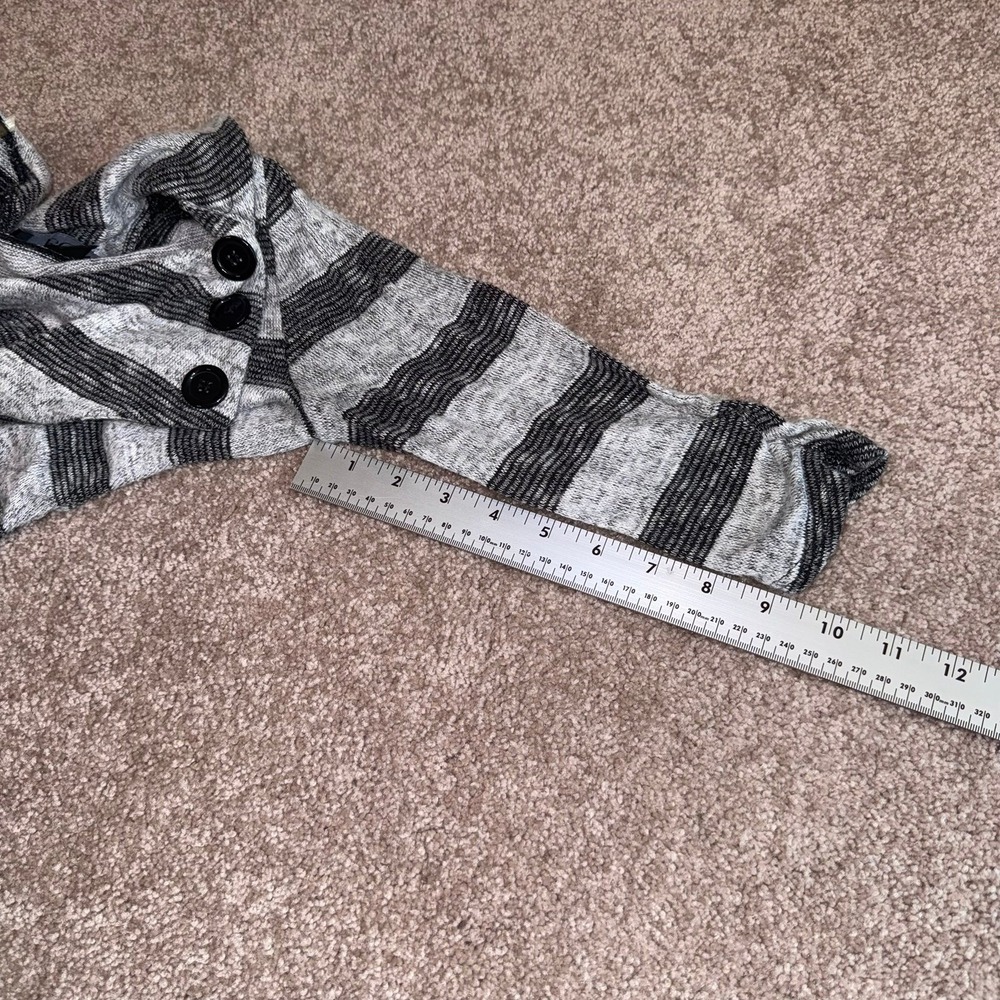 BCX Women's Grey & Black Striped 1/2 Sleeve Top, Button Detail - Size Medium Y2K - Picture 6 of 10